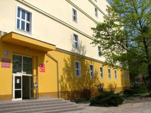 Dolnosląska Szkoła Policealna Medyczna we Wrocławiu - widok budynku